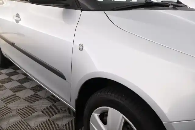 Harmaa Viistoperä, Skoda Fabia – UEF-878
