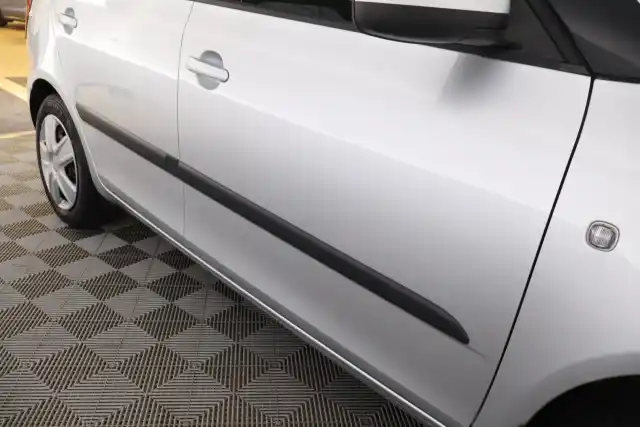 Harmaa Viistoperä, Skoda Fabia – UEF-878