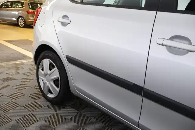 Harmaa Viistoperä, Skoda Fabia – UEF-878