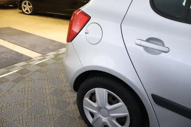 Harmaa Viistoperä, Skoda Fabia – UEF-878