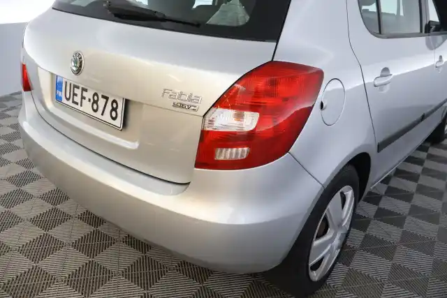 Harmaa Viistoperä, Skoda Fabia – UEF-878