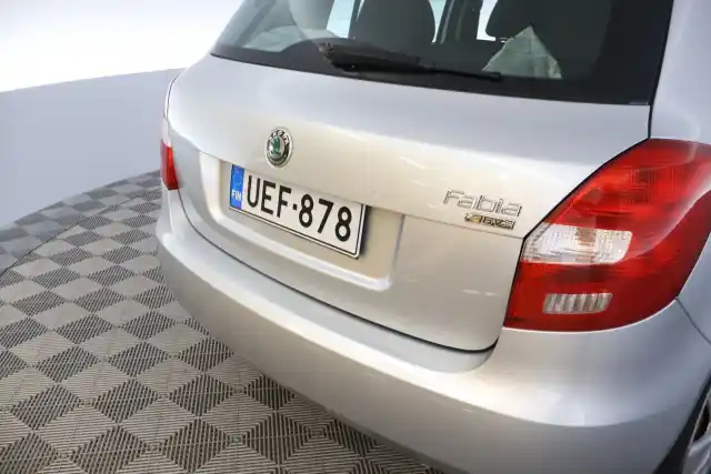 Harmaa Viistoperä, Skoda Fabia – UEF-878