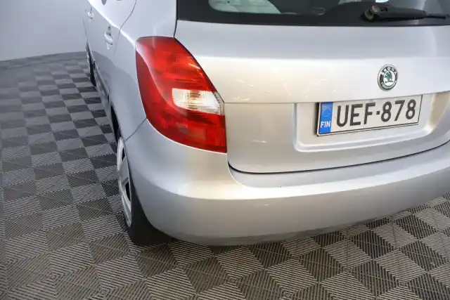 Harmaa Viistoperä, Skoda Fabia – UEF-878