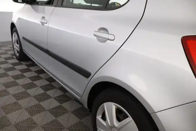 Harmaa Viistoperä, Skoda Fabia – UEF-878