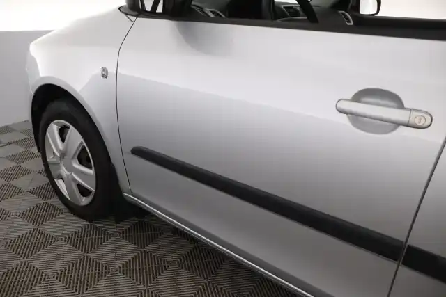 Harmaa Viistoperä, Skoda Fabia – UEF-878