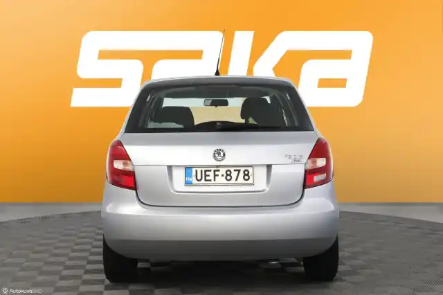 Harmaa Viistoperä, Skoda Fabia – UEF-878
