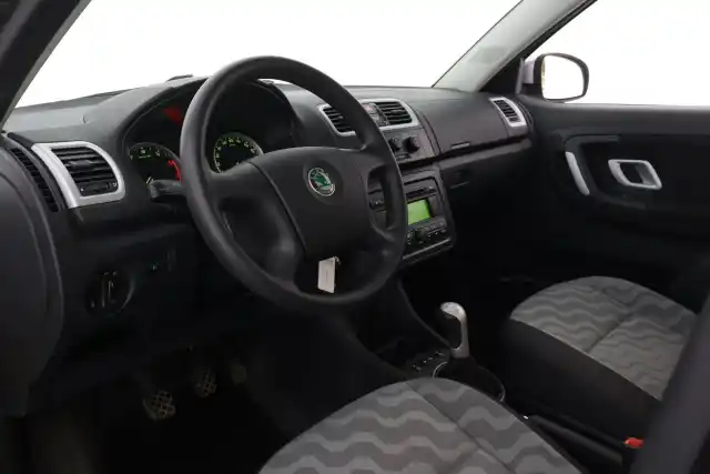 Harmaa Viistoperä, Skoda Fabia – UEF-878