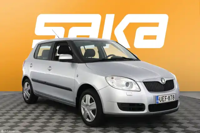 Harmaa Viistoperä, Skoda Fabia – UEF-878