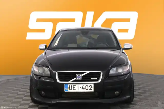 Musta Viistoperä, Volvo C30 – UEI-402