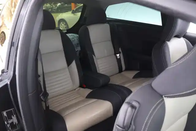 Musta Viistoperä, Volvo C30 – UEI-402