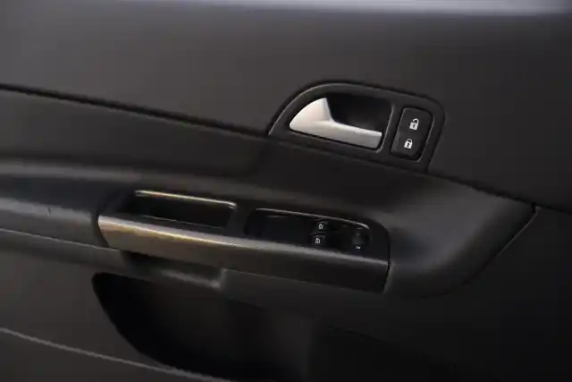 Musta Viistoperä, Volvo C30 – UEI-402