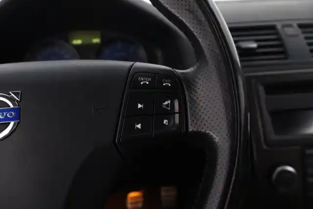 Musta Viistoperä, Volvo C30 – UEI-402