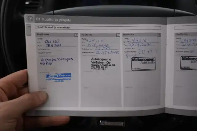 Musta Viistoperä, Volvo C30 – UEI-402