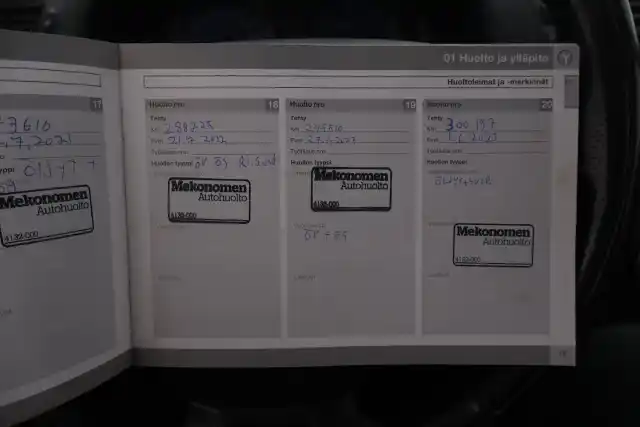 Musta Viistoperä, Volvo C30 – UEI-402