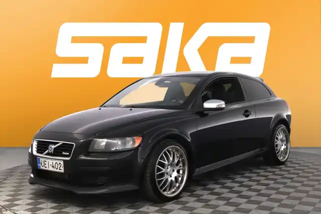 Musta Viistoperä, Volvo C30 – UEI-402