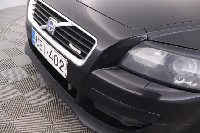 Musta Viistoperä, Volvo C30 – UEI-402
