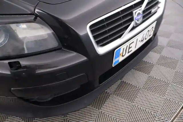 Musta Viistoperä, Volvo C30 – UEI-402