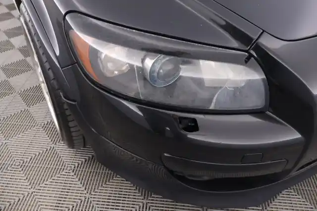 Musta Viistoperä, Volvo C30 – UEI-402