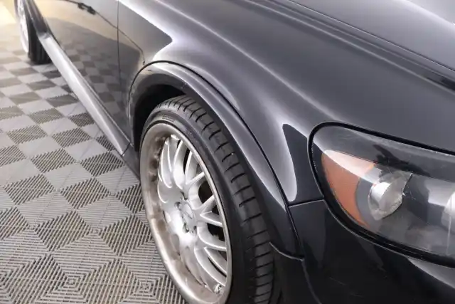 Musta Viistoperä, Volvo C30 – UEI-402