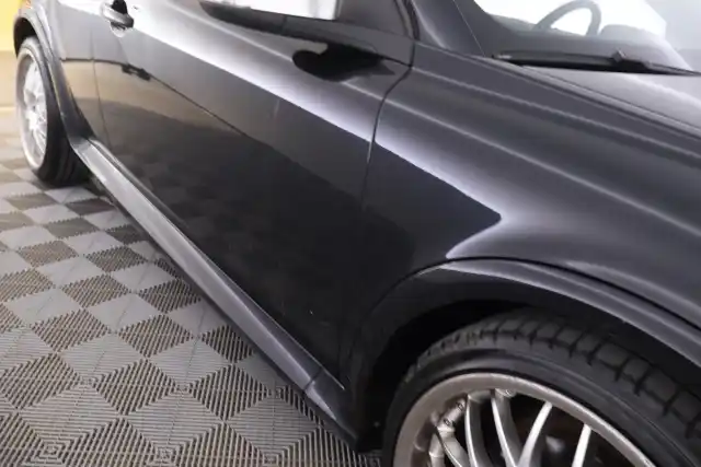 Musta Viistoperä, Volvo C30 – UEI-402