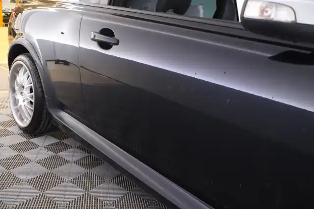 Musta Viistoperä, Volvo C30 – UEI-402