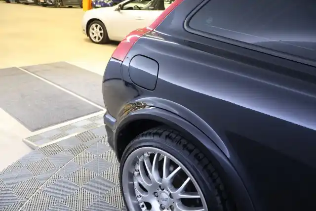 Musta Viistoperä, Volvo C30 – UEI-402