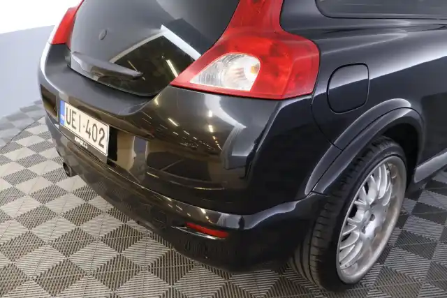 Musta Viistoperä, Volvo C30 – UEI-402