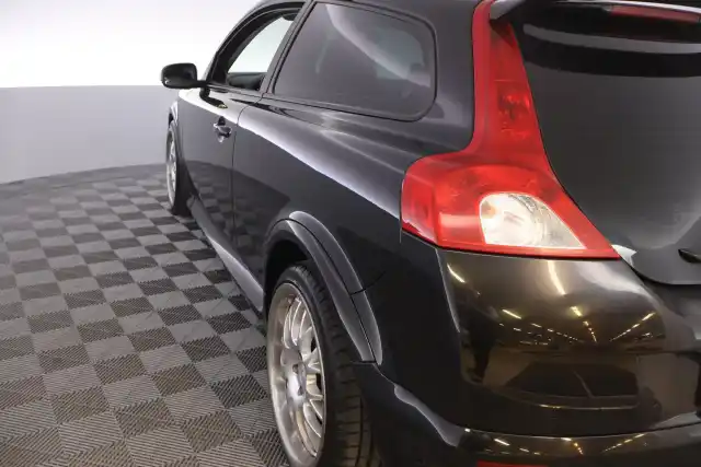 Musta Viistoperä, Volvo C30 – UEI-402