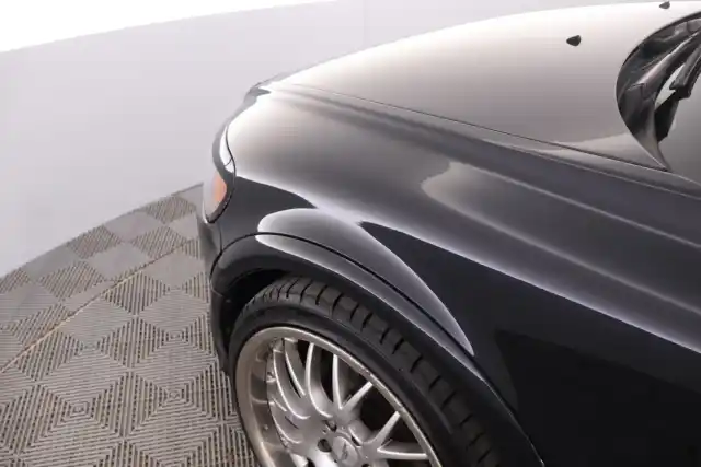 Musta Viistoperä, Volvo C30 – UEI-402