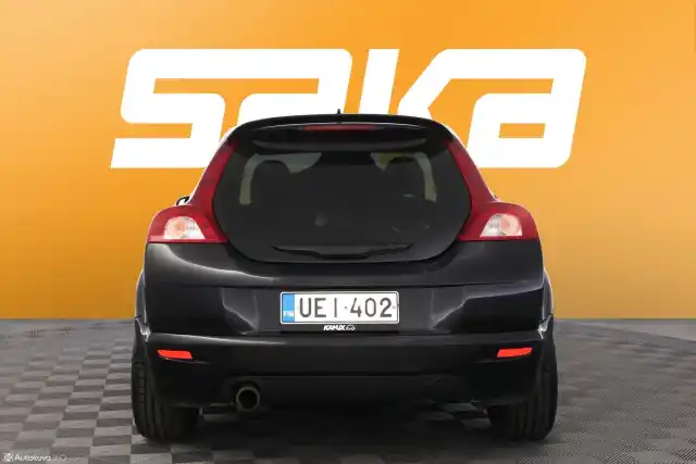Musta Viistoperä, Volvo C30 – UEI-402