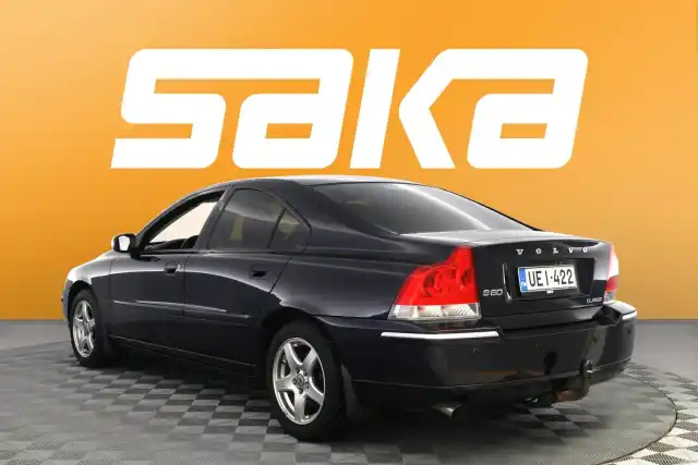 Sininen Sedan, Volvo S60 – UEI-422