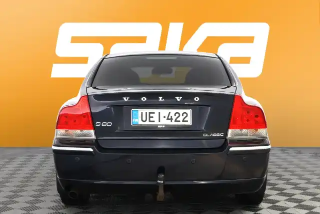 Sininen Sedan, Volvo S60 – UEI-422