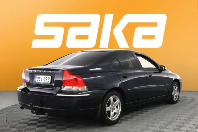 Sininen Sedan, Volvo S60 – UEI-422