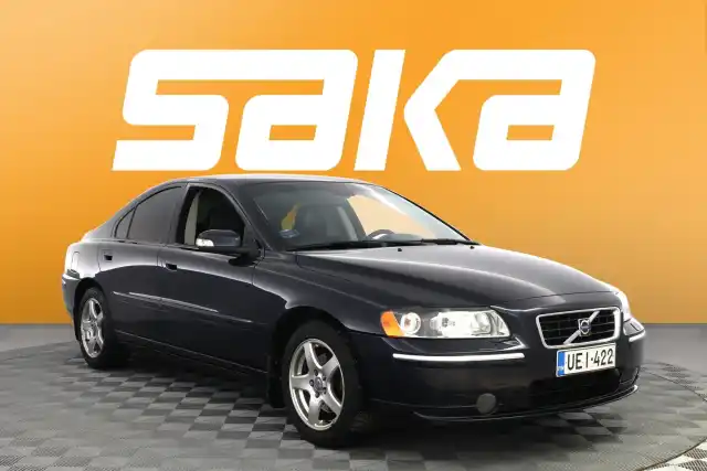 Sininen Sedan, Volvo S60 – UEI-422