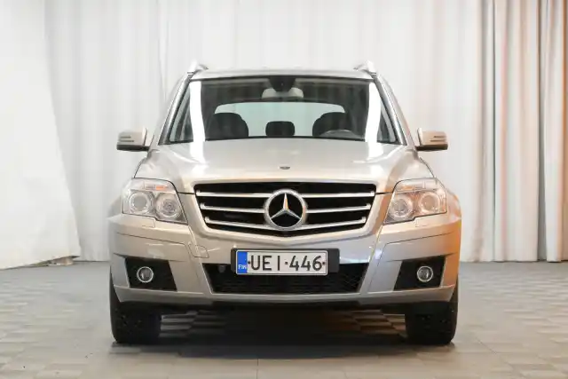 Harmaa Maastoauto, Mercedes-Benz GLK – UEI-446