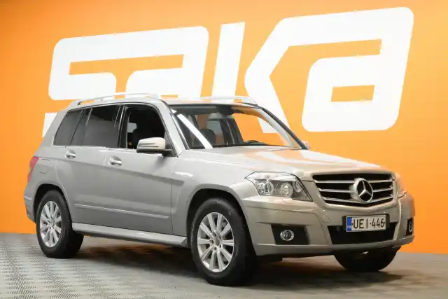 Harmaa Maastoauto, Mercedes-Benz GLK – UEI-446