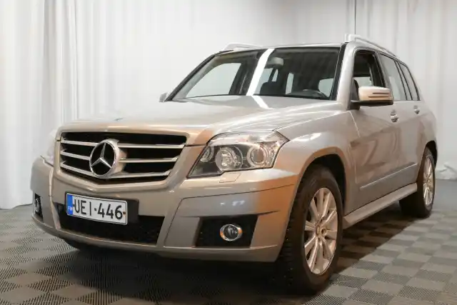 Harmaa Maastoauto, Mercedes-Benz GLK – UEI-446