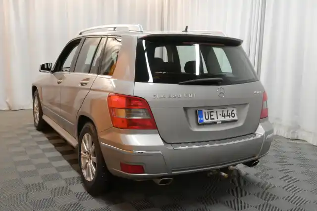 Harmaa Maastoauto, Mercedes-Benz GLK – UEI-446