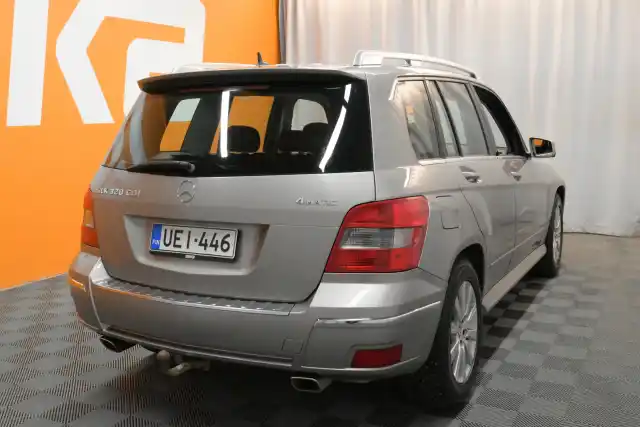 Harmaa Maastoauto, Mercedes-Benz GLK – UEI-446