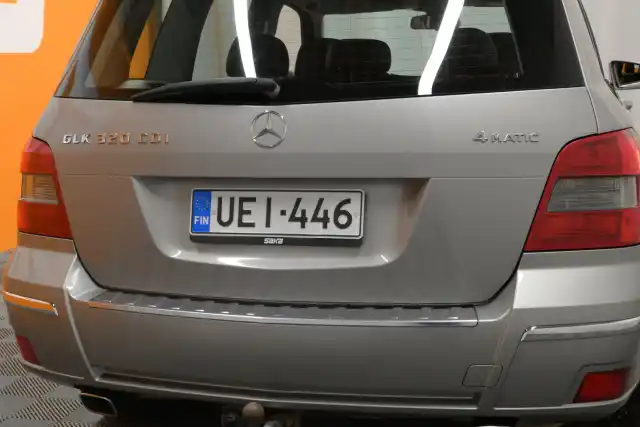 Harmaa Maastoauto, Mercedes-Benz GLK – UEI-446