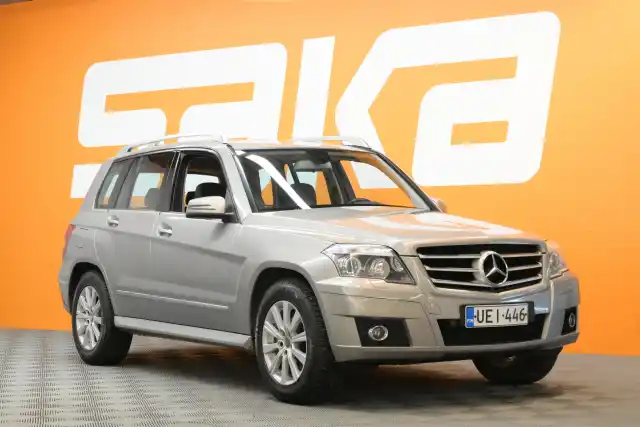 Harmaa Maastoauto, Mercedes-Benz GLK – UEI-446