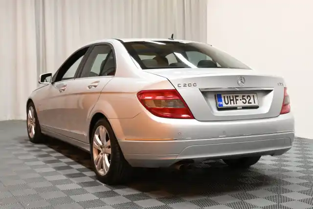 Harmaa Sedan, Mercedes-Benz C – UHF-521