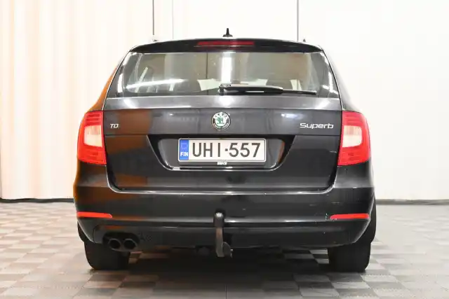 Musta Farmari, Skoda Superb – UHI-557