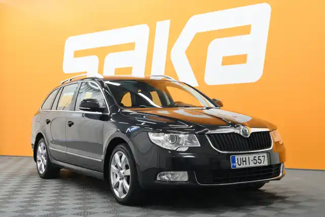 Musta Farmari, Skoda Superb – UHI-557