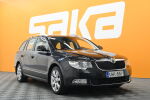 Musta Farmari, Skoda Superb – UHI-557, kuva 1