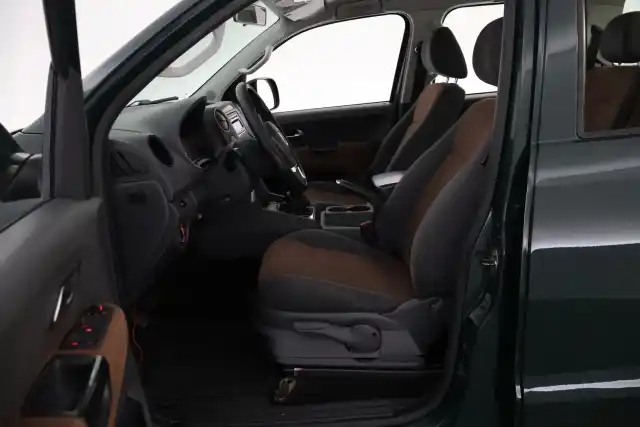 Vihreä Avolava, Volkswagen Amarok – UHI-846