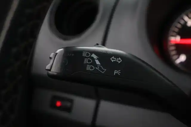 Vihreä Avolava, Volkswagen Amarok – UHI-846
