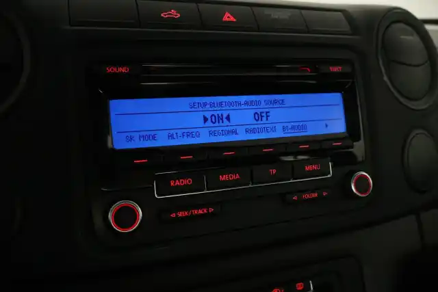 Vihreä Avolava, Volkswagen Amarok – UHI-846