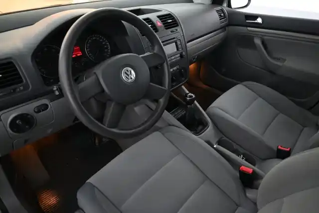 Vihreä Viistoperä, Volkswagen Golf – UHY-534