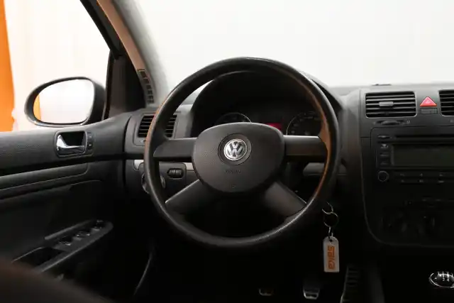 Vihreä Viistoperä, Volkswagen Golf – UHY-536